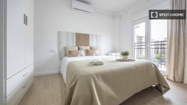 Habitación en piso compartido en valència photo 1