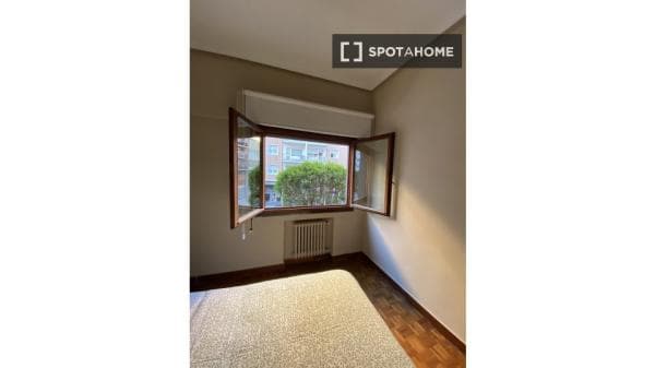 Habitación en piso compartido en alquiler, San Pedro de Deustu thumbnail 1