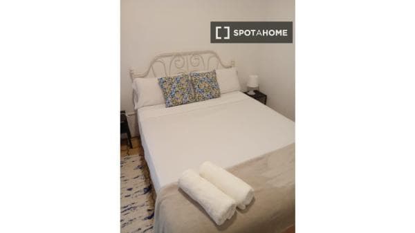 Habitación en piso compartido en barcelona. photo 1