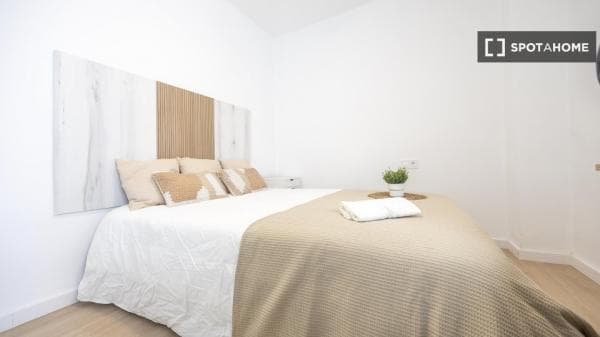 Habitación en piso compartido en valència photo 1