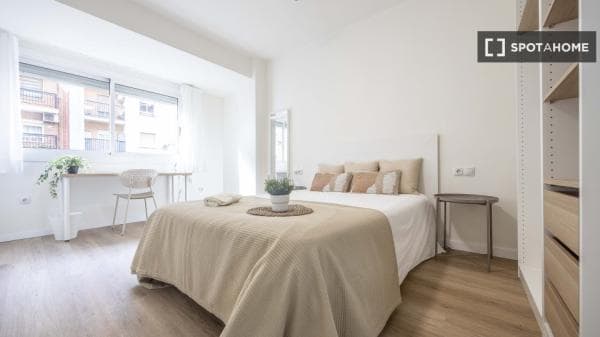 Habitación en piso compartido en valència photo 1