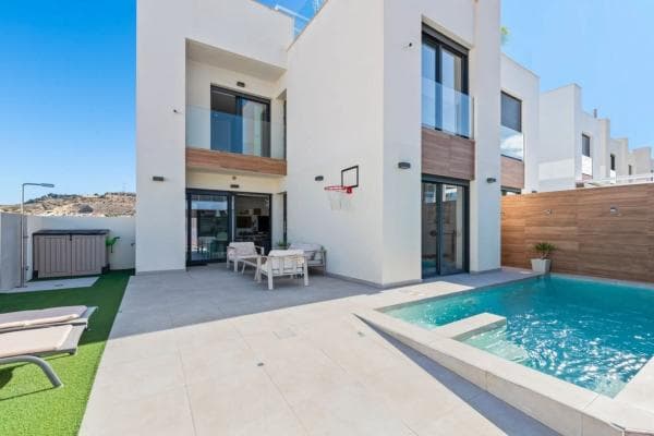 Chalet independiente en venta en Calle Infanta Cristina, 38, Benijofar
thumbnail 1