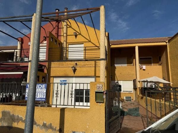 Четырехквартирный дом на продажу на Calle Miguel de Unamuno , Долорес photo 1