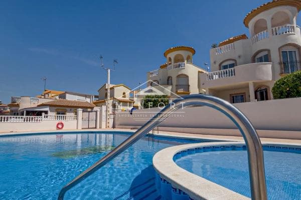 Chalet independiente en venta en Pinar de Campoverde, Pilar de la Horadada
photo 1