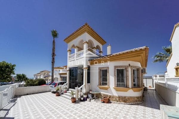 Chalet independiente en venta en Pinar de Campoverde, Pilar de la Horadada
thumbnail 2