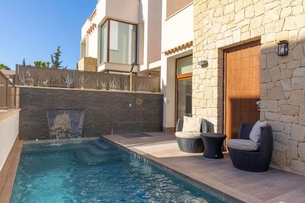 Chalet independiente en venta en AV ARGENTINA DE, 33, Rojales
thumbnail 1