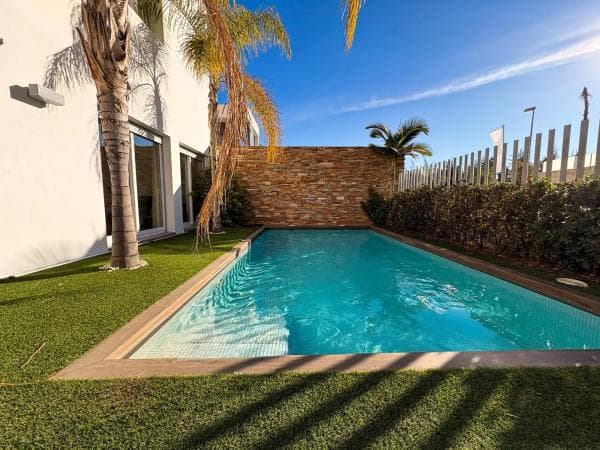 Chalet independiente en venta en Barrio Pueblo Lucero, Rojales
thumbnail 1