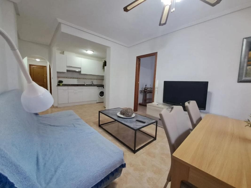 Venta de piso en Calle San Policarpo, Torrevieja
photo 3