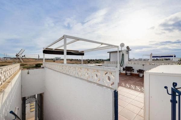 Chalet independiente en venta en Barrio La Siesta - El Salado - Torreta, Torrevieja
photo 1