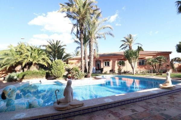 Chalet independiente en venta en Barrio La Siesta - El Salado - Torreta, Torrevieja
photo 1