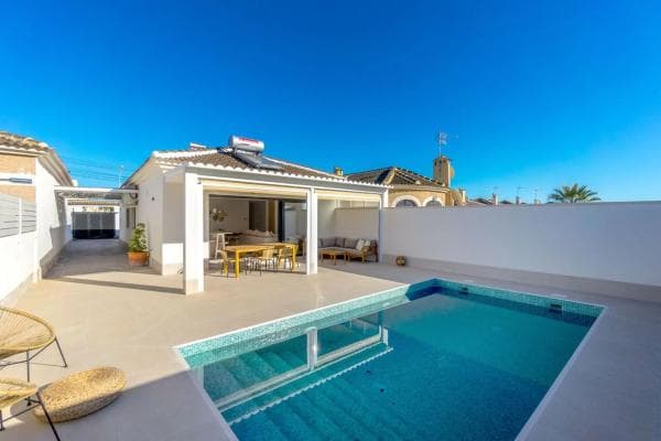 Chalet independiente en venta en Barrio La Siesta - El Salado - Torreta, Torrevieja
photo 1