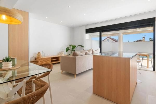 Chalet independiente en venta en Barrio La Siesta - El Salado - Torreta, Torrevieja
thumbnail 2