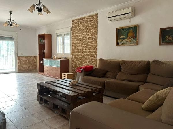 Chalet independiente en venta en Algoda-Matola-Llano de San José, Elche / Elx
photo 1
