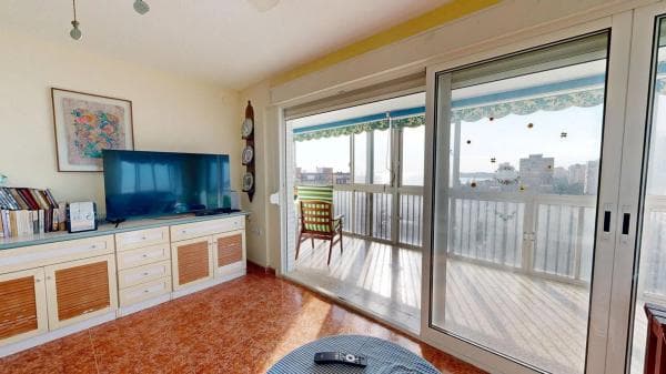 Piso en venta en AV PAISES ESCANDINAVOS, 5, Alicante / Alacant
thumbnail 1