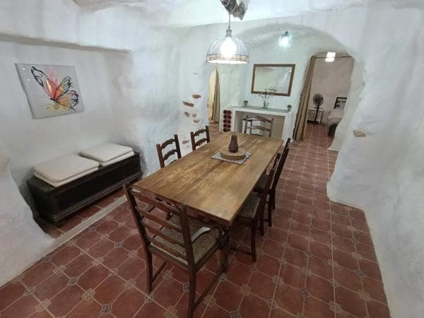 Independent chalet for sale in Calle Cuevas del Norte, Algueña
photo 1