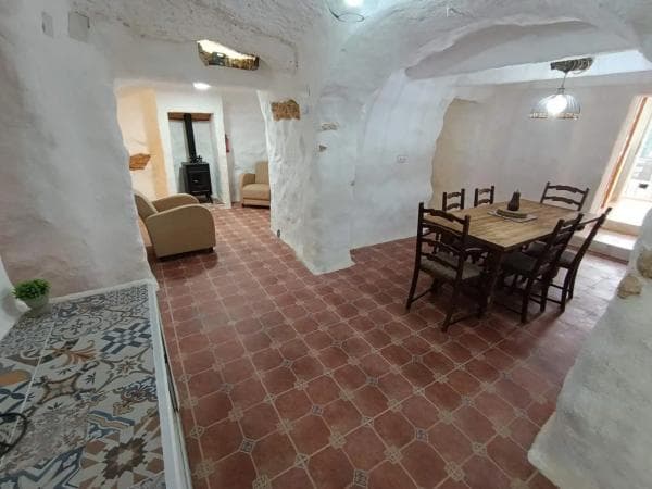 Independent chalet for sale in Calle Cuevas del Norte, Algueña
thumbnail 2