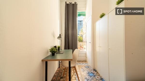 Se alquila habitación en piso compartido en la Dreta de l'Eixample thumbnail 2