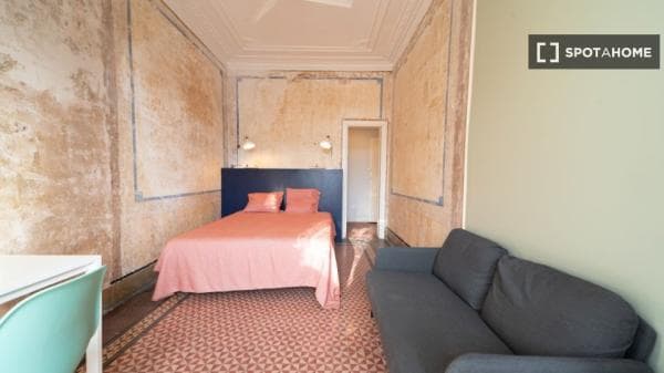 Habitación en piso compartido en barcelona. thumbnail 1