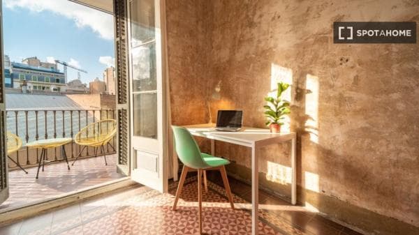 Habitación en piso compartido en barcelona. thumbnail 2