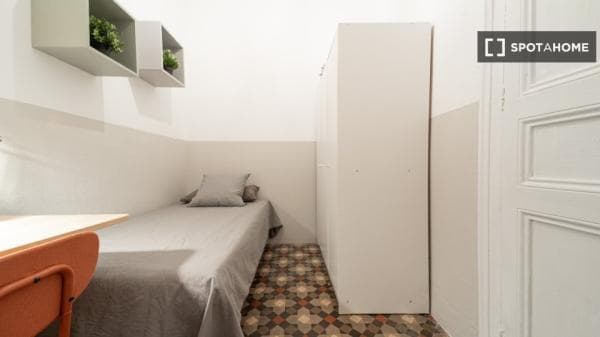 Se alquila habitación en piso compartido en la Dreta de l'Eixample thumbnail 2