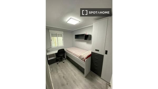 Habitación en piso compartido en valència photo 1