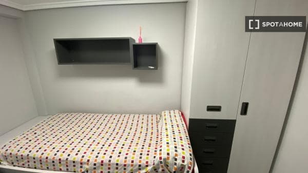 Habitación en piso compartido en valència thumbnail 1