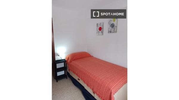 Habitación en piso compartido en alquiler en Cullera, Valencia thumbnail 1