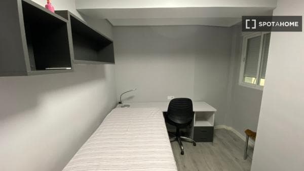 Habitación en piso compartido en valència photo 1
