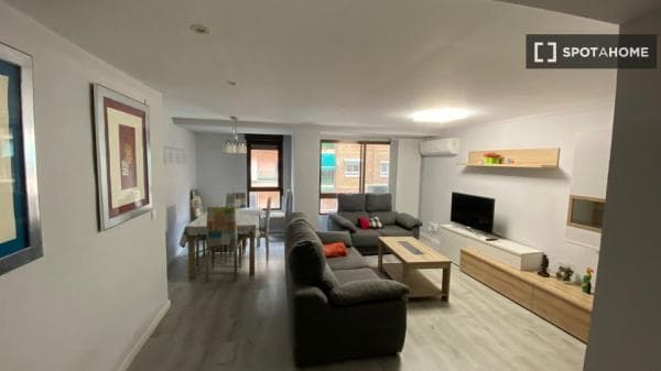 Habitación en piso compartido en valència thumbnail 2