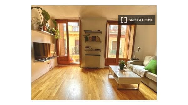 Habitación en piso compartido en madrid. thumbnail 2