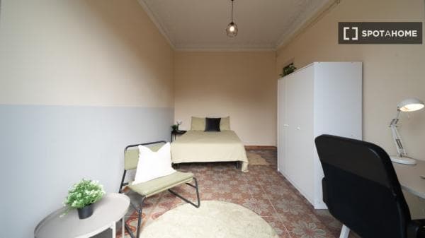 Habitación en piso compartido en barcelona. photo 1