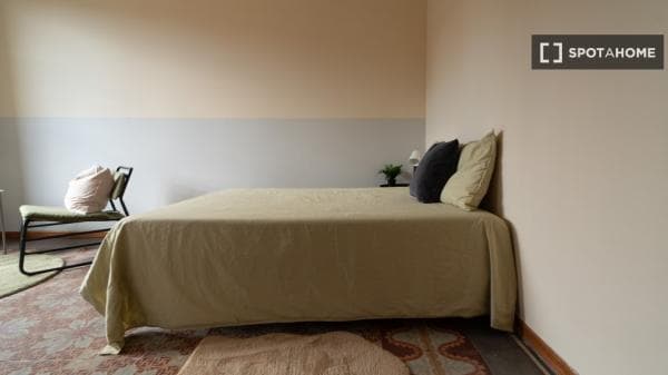 Habitación en piso compartido en barcelona. thumbnail 1