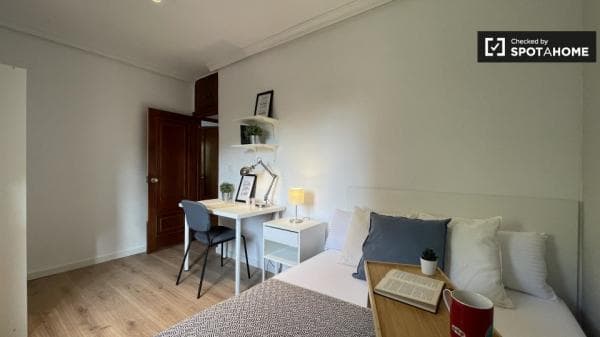 Piso en alquiler en C. de Carracedo , Madrid thumbnail 2