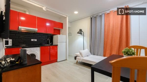 Piso en alquiler en C. de Pelayo , Madrid photo 1
