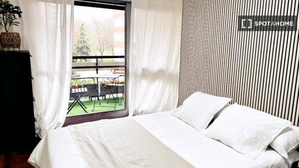 Habitación en piso compartido en madrid. photo 1