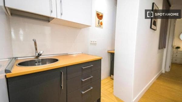 Piso en alquiler en C. de Carlos Latorre , Madrid thumbnail 2