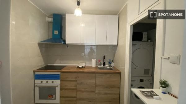 Habitación en piso compartido en barcelona. photo 1