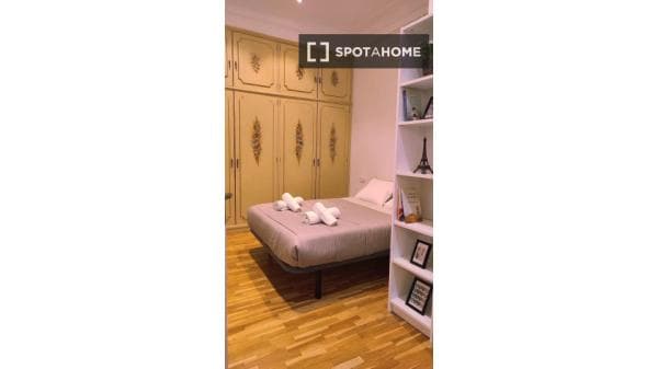Habitación en piso compartido en alquiler en Barcelona photo 1