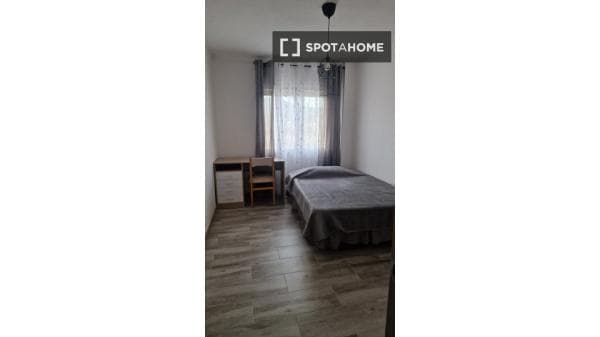 Habitación en piso compartido en terrassa. thumbnail 1