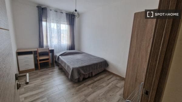 Habitación en piso compartido en terrassa. thumbnail 2