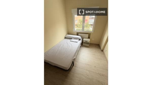 Habitación en piso compartido en alquiler en Colina, Madrid. photo 1