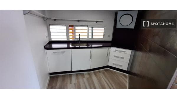Piso en alquiler en C/ de Sant Rafael , València thumbnail 2