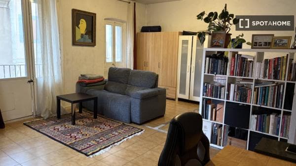 Habitación en piso compartido en barcelona. photo 1