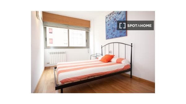 Habitación en piso compartido en barcelona. photo 1