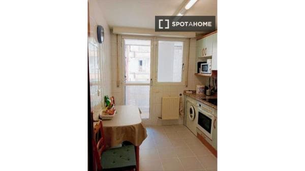 Habitación en piso compartido en Pamplona thumbnail 2