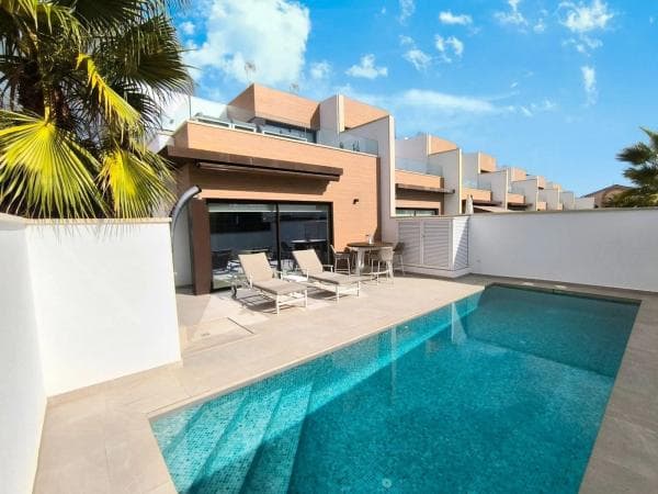 Chalet pareado en avenida Antonio Pedrera Soler, 910 thumbnail 1