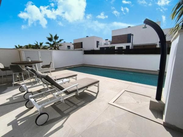 Chalet pareado en avenida Antonio Pedrera Soler, 910 thumbnail 2