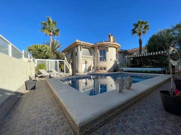 Chalet independiente en venta en Calle Rambla, Benijofar
photo 1