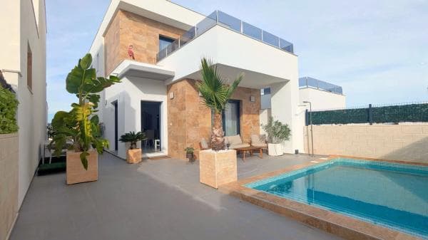 Chalet pareado en calle Felipe VI photo 1