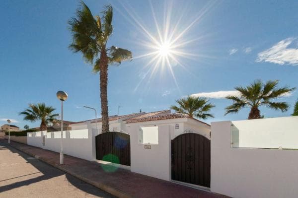 Chalet independiente en venta en Benijofar, Benijofar photo 1
